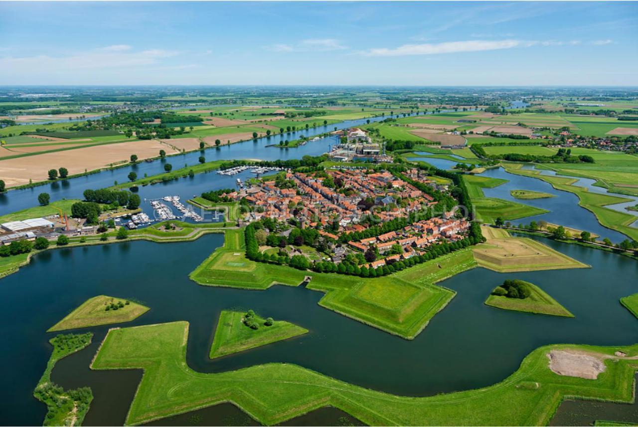Bnb Onder De Blauwe Hemel Bed & Breakfast Vlijmen Eksteriør bilde